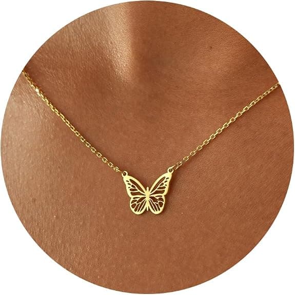 Dainty gold pendant necklace